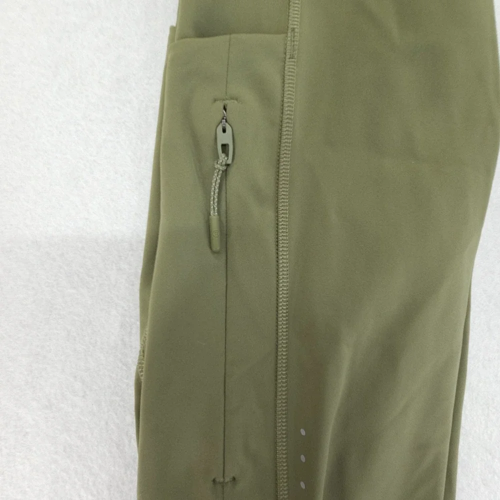 Lululemon Shorts Womens 2 Bay Leaf Fast and Free HR 8 Inch Light NWT Running
